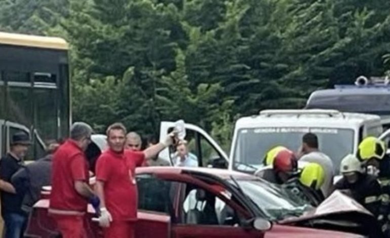 Aksident i rëndë në Prishtinë! 1 i vdekur dhe 14 të plagosur nga përplasja e autobusit