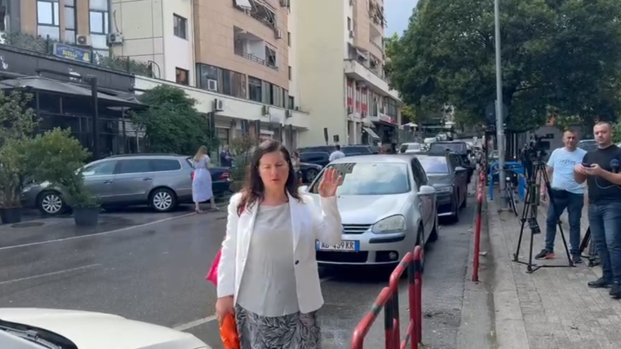 Hetimet tek Onkologjiku/ Mjekët dalin para Gjykatës së Tiranës, Alketa Pere: Jam e pafajshme! Më keni mërzitur ju gazetarët, më keni shtrembëruar fotot