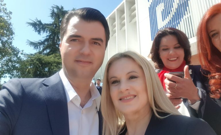 Nisin largimet e përkrahësve të Bashës në Kuvend, deputetja Bano: S’na duhet opozitë e përçarë, jam me…