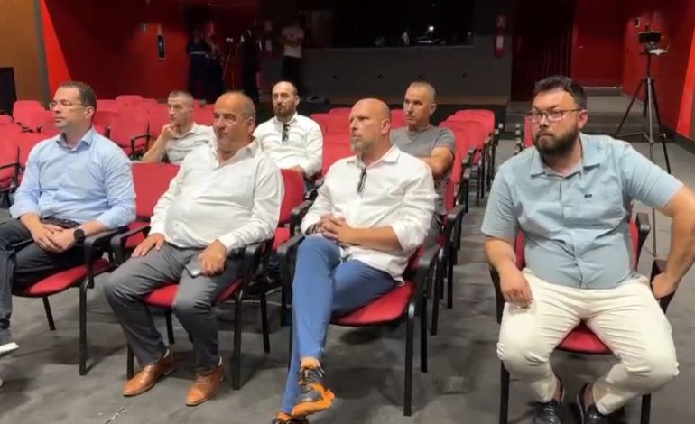 Mes tensionesh dhe debatesh, Arqile Bollano zgjidhet kryetari i ri i komanduar i Bashkisë së Himarës