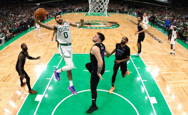 Nuk mjafton Doncic për Dallas, Boston fiton serinë e parë të finaleve të NBA (VIDEO)