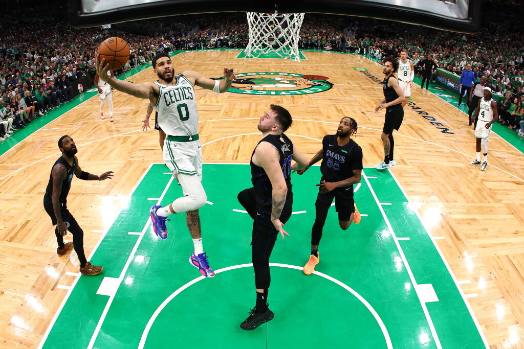 Nuk mjafton Doncic për Dallas, Boston fiton serinë e parë të finaleve të NBA (VIDEO)