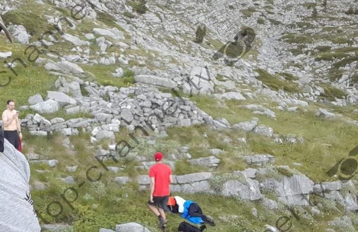 Foto/ Po ngjisnin me këmbë Thethin, rrëzohet në greminë një turist gjerman, niset me helikopter drejt Tiranës