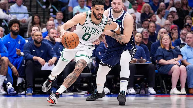 Boston “prek” titullin në NBA, fiton edhe në fushën e Dallas Mavericks (VIDEO)
