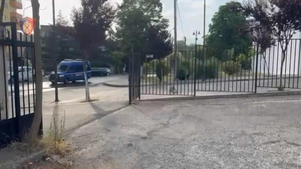 Akuzohen se plagosën rëndë një person, vihen në pranga tre vëllezërit (EMRAT)