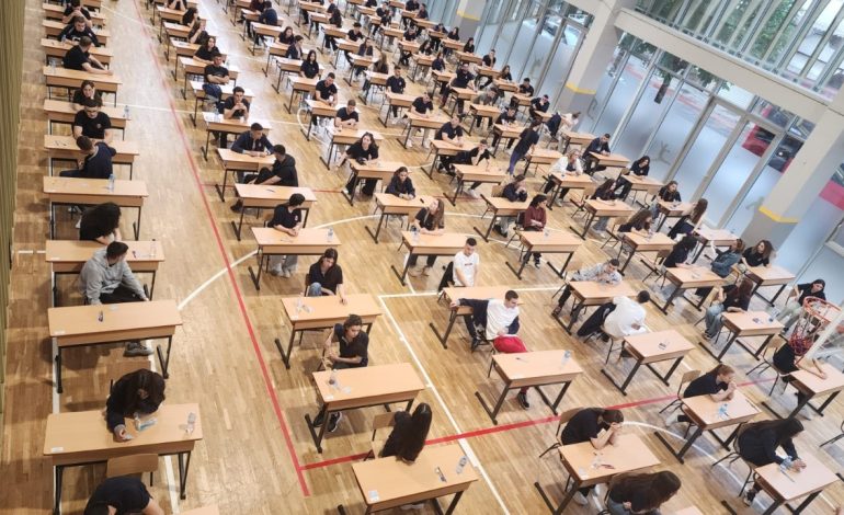 Matura Shtetërore/ Dalin rezultatet e provimit të Gjuhës së Huaj, ja linku ku mund t’i gjeni