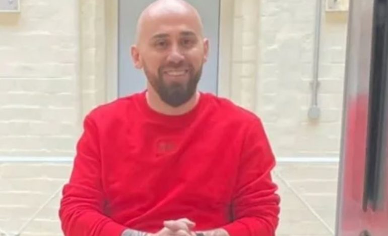 “Do t’i jap unë 2 mijë…”/ Shqiptari i dënuar në Angli del live në Tik Tok dhe kërkon para, “The Sun”: Flet me Kozakun dhe…