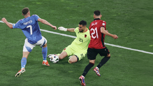 Strakosha falenderon tifozët: Merituat më shumë, në të ardhmen bëjmë gjëra të mëdha