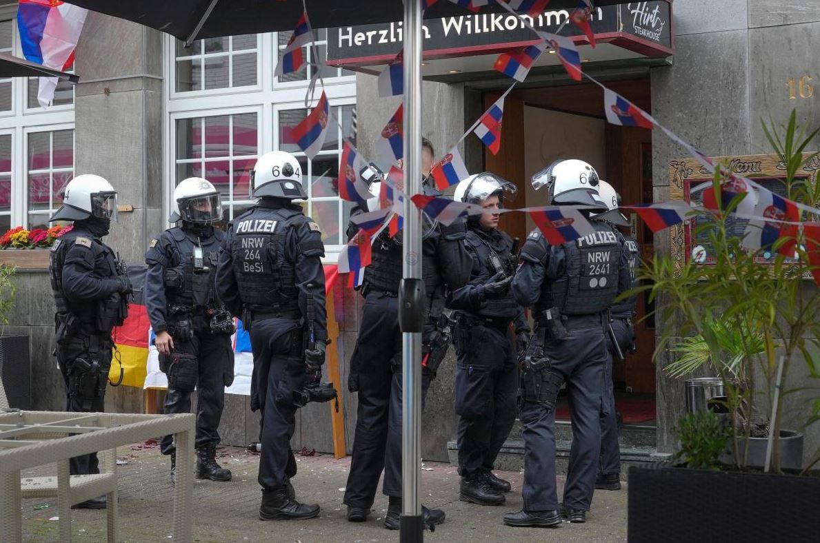 Dhuna në Gelsenkirchen, mashtrimi i mediave serbe, bën përgjegjës tifozët kuqezi, ja si qëndron e vërteta (VIDEO)