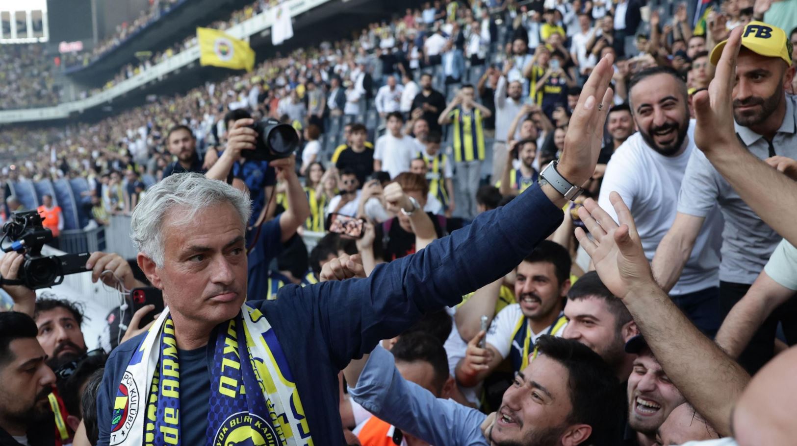 “Ëndrrat tua janë ëndrrat e mia”, Mourinho ndez Stambollin: Fenerbahce, tani familja ime (VIDEO)