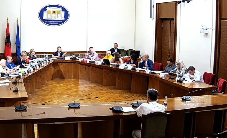 “Pse s’mi bëtë këto pyetje kur ju auditova?!”, Ndreca përplaset me audituesin e KLSH në komisionin hetimor: S’ju mbaj mend as fytyrën