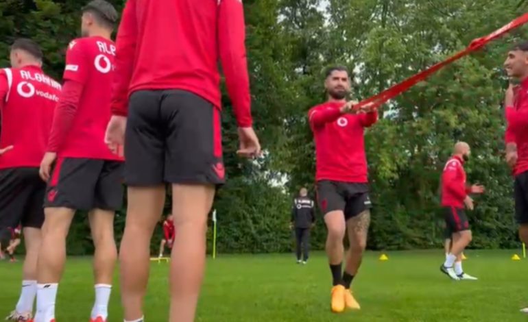 Hysaj shfaqet në stërvitje pasi u “masakrua” në rrjet, ja gjendja e tij