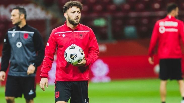 Zyrtare, mesfushori kuqezi largohet nga Spanja pas katër vitesh