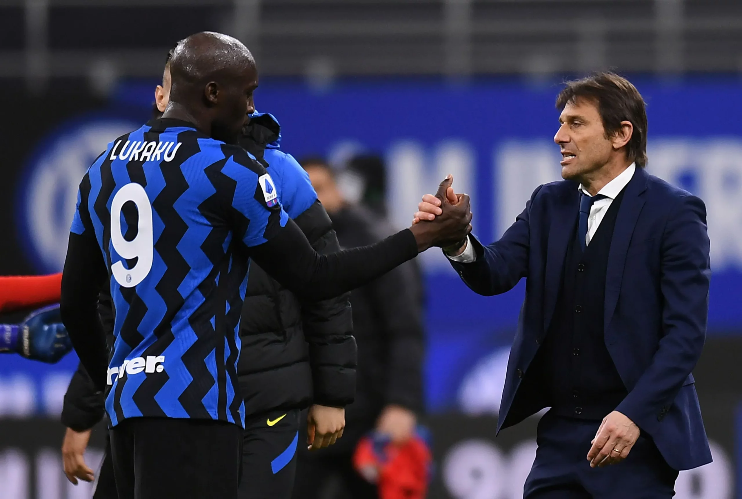 Conte dëshiron Lukakun, por pengesë mbetet Osihmen