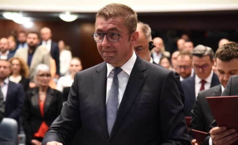 Betimi i qeverisë së re të Maqedonisë së Veriut, reagon Athina zyrtare: Këmbëngulja që të mos përdorë emrin kushtetues përbën shkelje flagrante të Marrëveshjes së Prespës