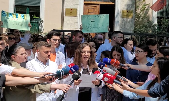 Kundër ligjit për të qëndruar disa vite në Shqipëri, studentët e mjekësisë dorëzojnë padi në Gjykatën Europiane të të Drejtave të Njeriut