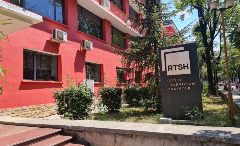 Rastet e shkarkimeve të padrejta ngrenë shqetësime për qeverisjen e RTSH-së