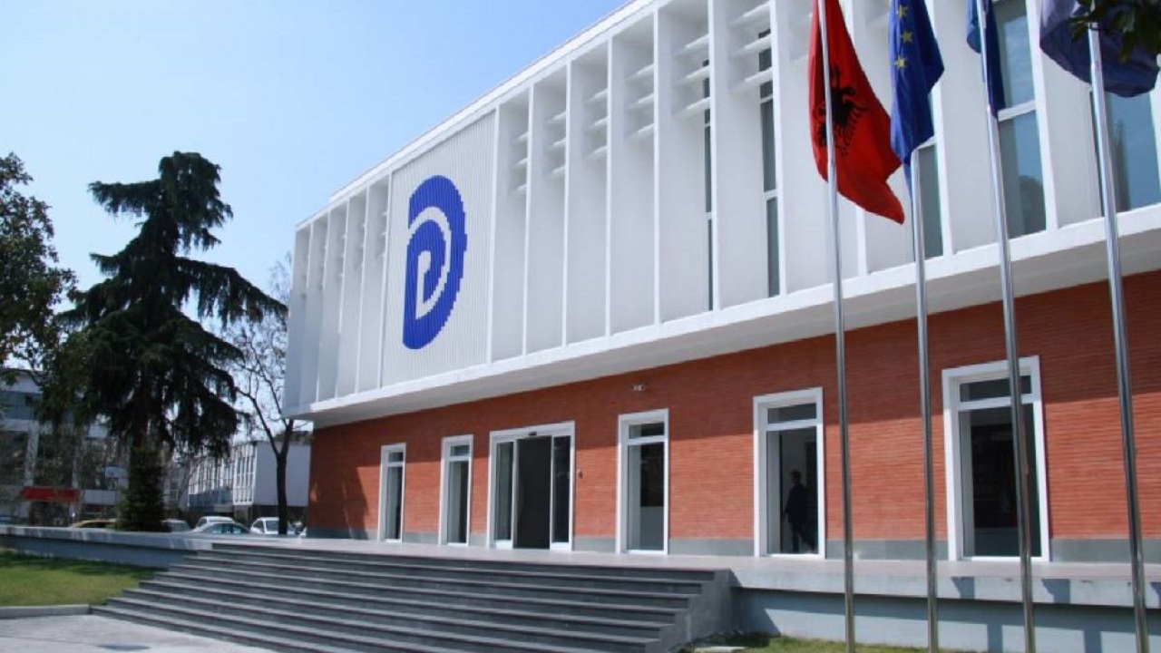 Apeli i dha vulën Berishës, Noka letër Bashës: Na ktheni çdo aset të PD-së, mos përdorni më…