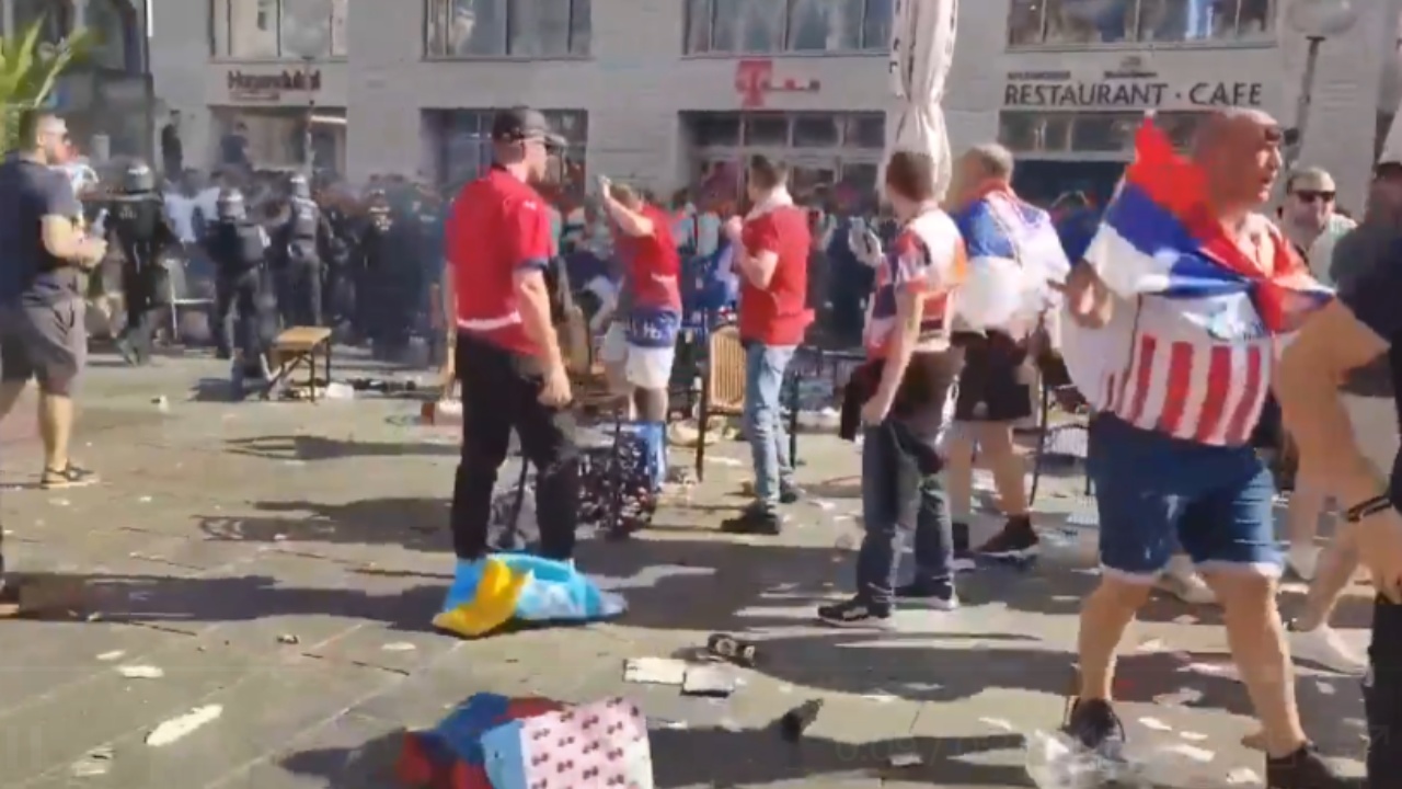 VIDEO/ Skena të turpshme nga tifozët serbë, thërrasin në kor emrin e Vladimir Putin dhe përleshen me policinë gjermane