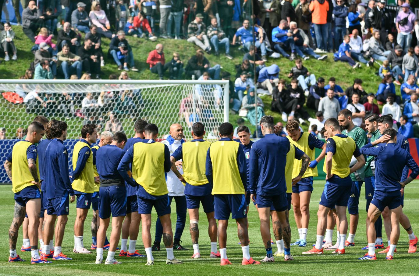 Spalletti-t i “zhduken” mesfushorët, Barella e Fagioli stërviten të diferencuar, shqetësime edhe për Frattesi-n (VIDEO)