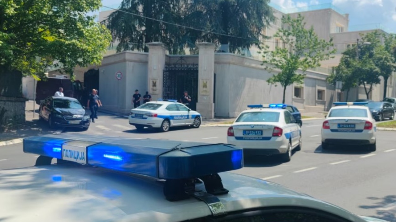 Qëllohet me shigjetë polici në ambasadën e Izraelit në Beograd, Daçiç: Akt terrorist!