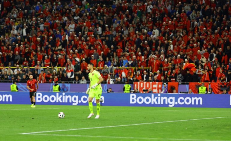 Sjellja e tifozëve shqiptarë në ndeshjen me Italinë, UEFA dënon FSHF-në