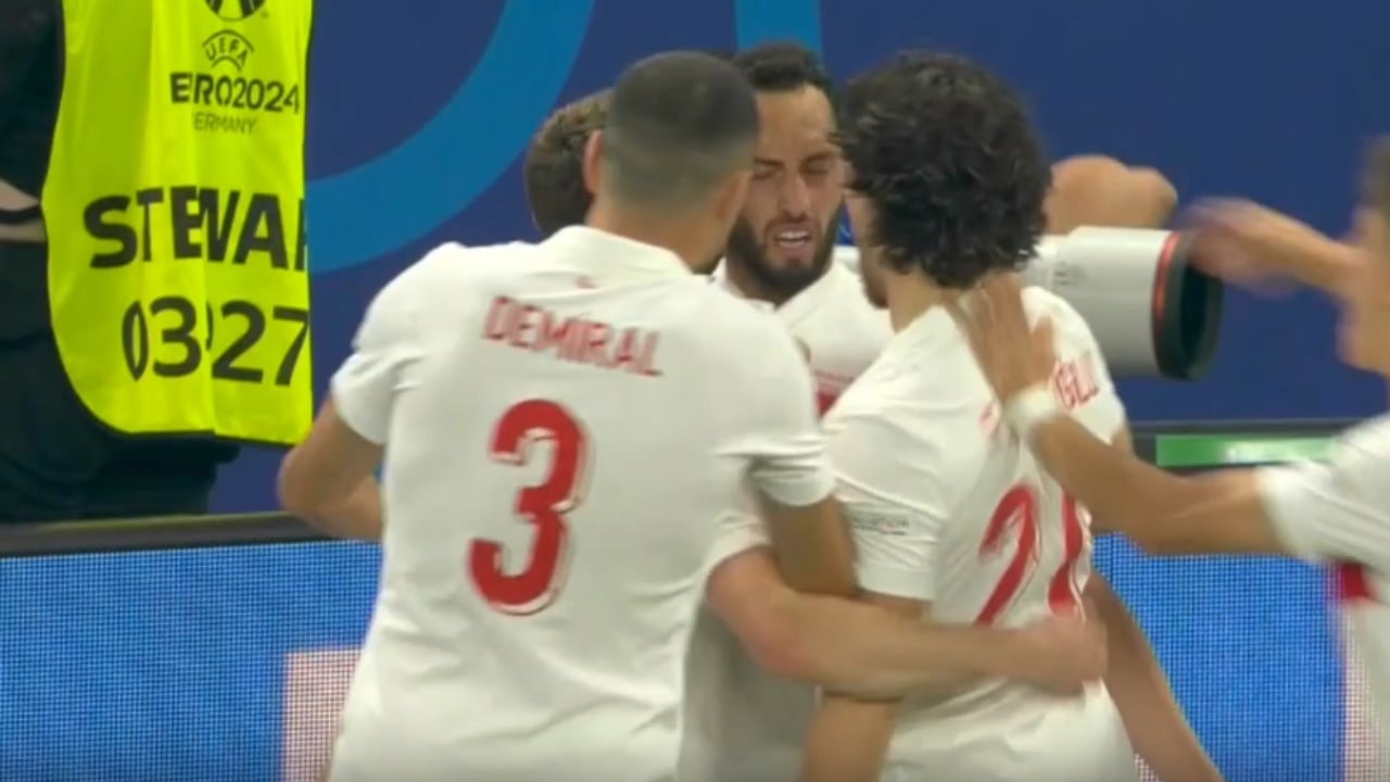 LIVE ÇEKI-TURQI/ Spërthen festa turke, Calhanoglu kalon në avantazh skuadrën e Montellës (VIDEO)