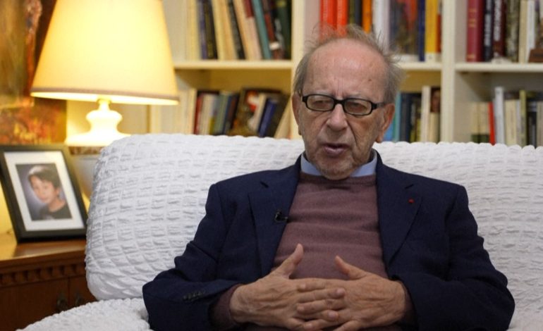 “Letërsia është dashuria më e madhe, e pakrahasueshme me asgjë në jetën time”/ AFP ripublikon intervistën me Kadarenë në shtëpinë e tij: Jemi bij të artit