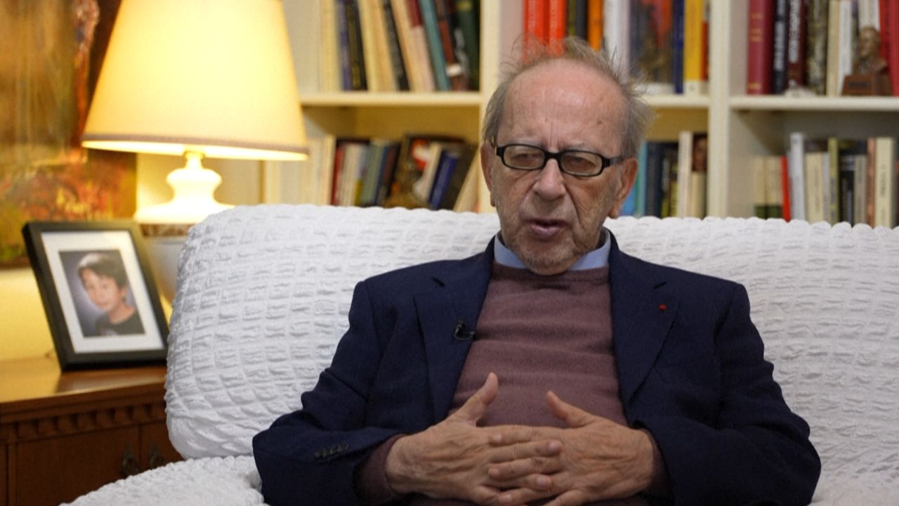 “Letërsia është dashuria më e madhe, e pakrahasueshme me asgjë në jetën time”/ AFP ripublikon intervistën me Kadarenë në shtëpinë e tij: Jemi bij të artit