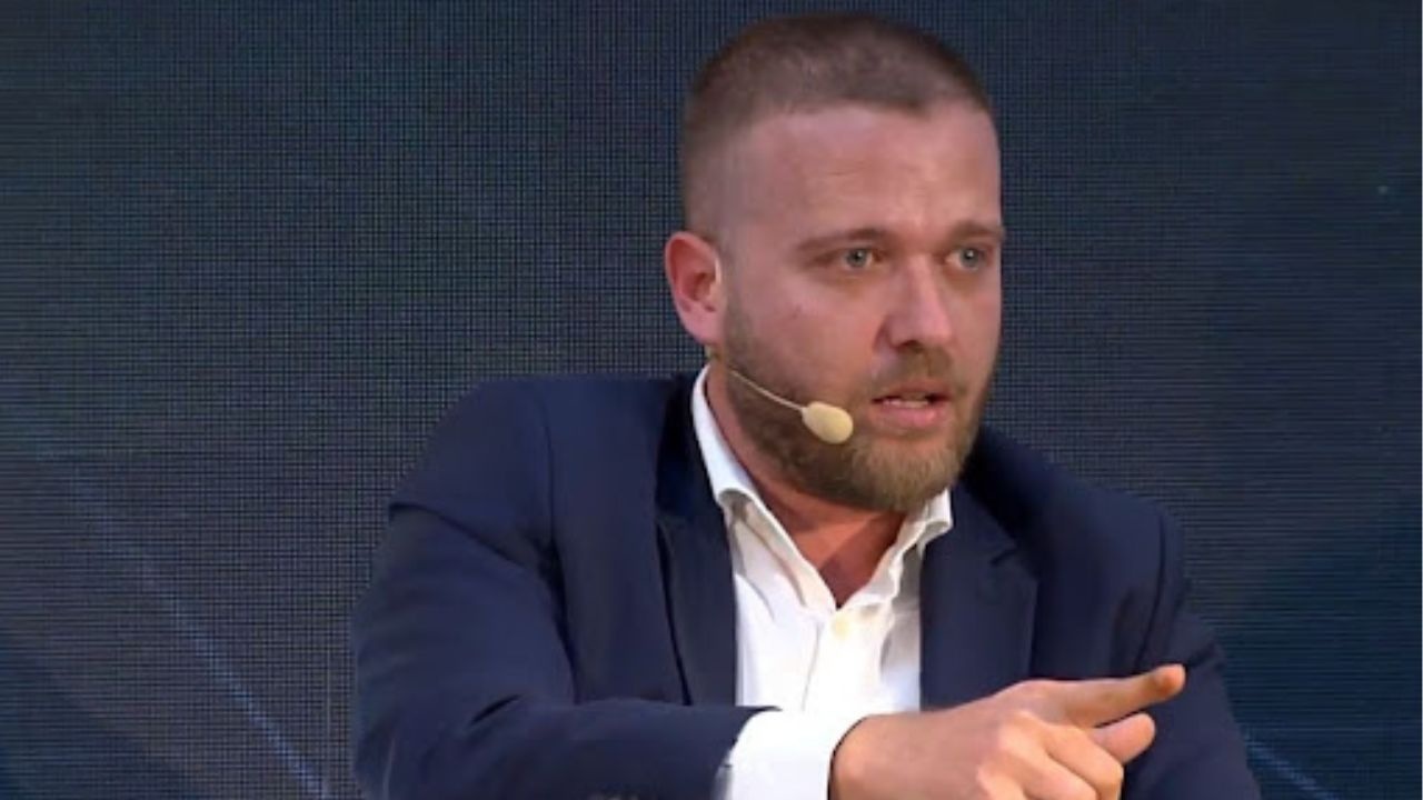 Denoncimi i Ardit Bidos: Gjikuria “fushatë” në 2 të mëngjesit në Kuç, kërkojnë vota me fotografinë e Spiromilos që dogji Borshin