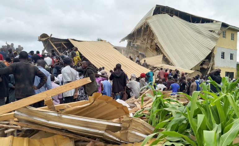 Shembja e shkollës në Nigeri, shkon në 22 numri i viktimave! 200 nxënës po zhvillonin provim kur ndodhi tragjedia