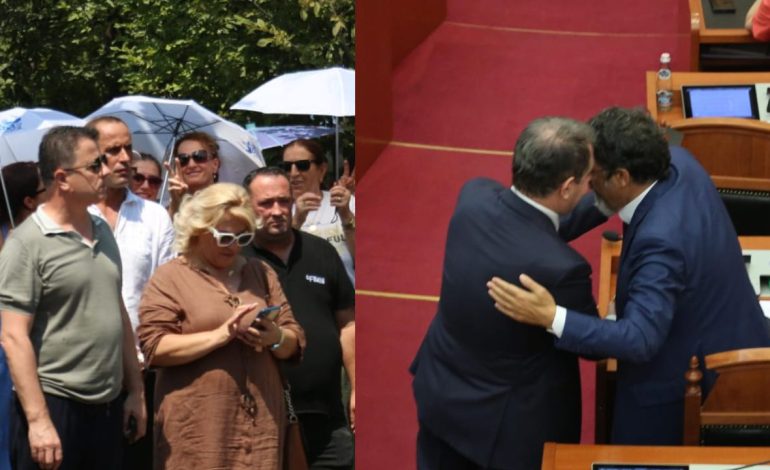 FOTOT/ Idrizi bën bashkë PD-PS në Kuvend, Flamur Noka “gjen strehë” te protesta para Bashkisë