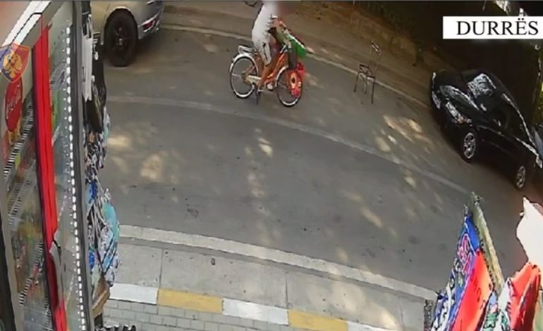 Pamjet/ Xhiro me biçikletë, 32-vjeçar u vjedh varëset qytetareve në Kavajë