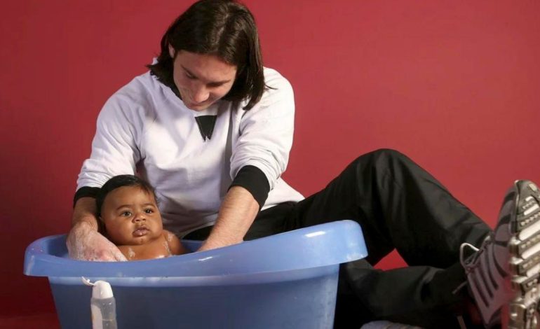 ‘Një në një miliard’/ Detaje të rralla të shkrepjes së fotos së Messit duke larë Yamal: Fillimi i dy legjendave!