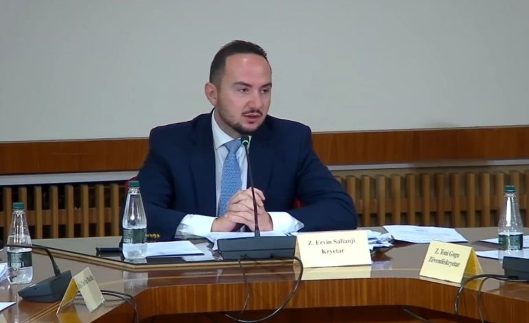 “Nuk doni mediat, verboheni si lakuriq i natës në dritë”/ U kërkua me dyer të mbyllura, debate në komisionin e TIMS, Salianji: Nuk ia hidhni dot…