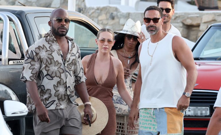 Rio Ferdinand pushime në Mykonos, ish-futbollisti fotografohet me gruan dhe miqtë e tij në ishull