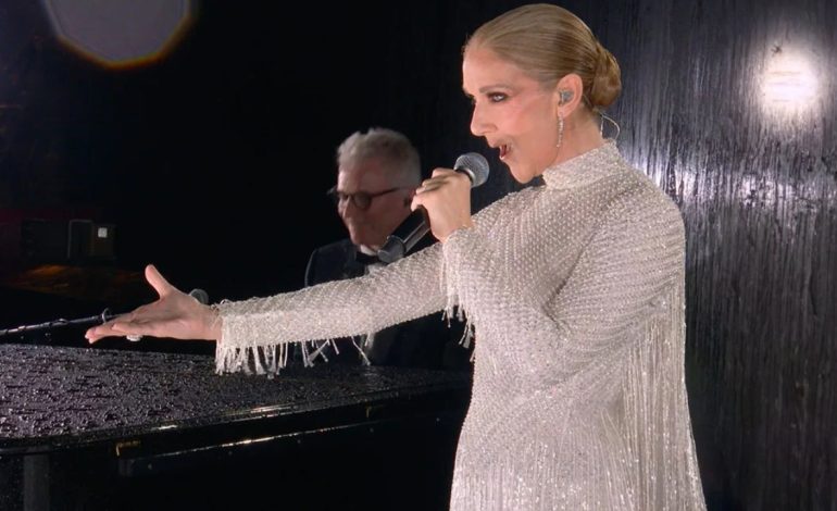 Celine Dion bën rikthimin e saj emocional në Lojërat Olimpike! Performanca e saj madhështore para fansave! Rrëmbeu zemrën e të gjithëve