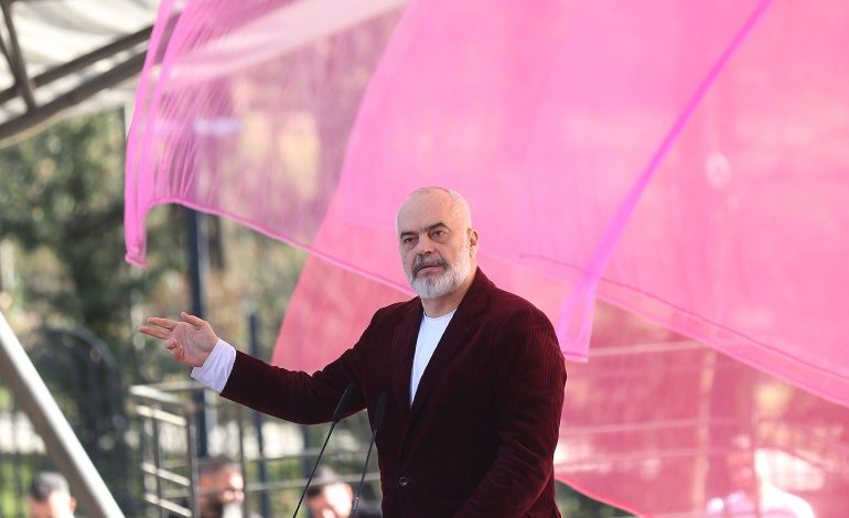 Liderët e fortë mbajnë peng demokracinë brenda partive politike në Shqipëri