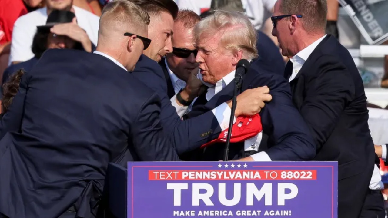 “Më lejoni të marr këpucët e mia”… I gjakosur por i qetë, zbulohet çfarë Trump i tha sigurimit pak sekonda pasi u qëllua 