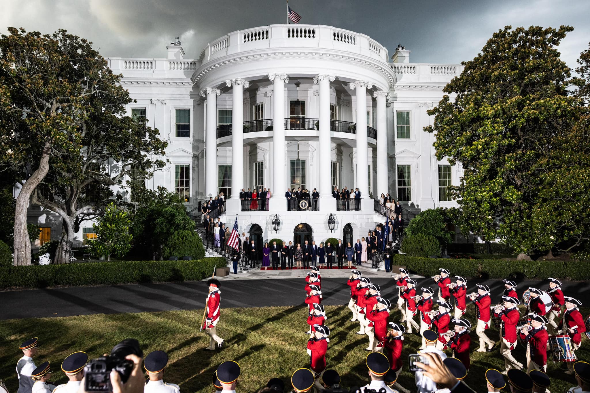 FOTOT/ Në krah të kryeministrit të Kanadasë, Rama në darkën e shtruar nga Biden për udhëheqësit e NATO-s
