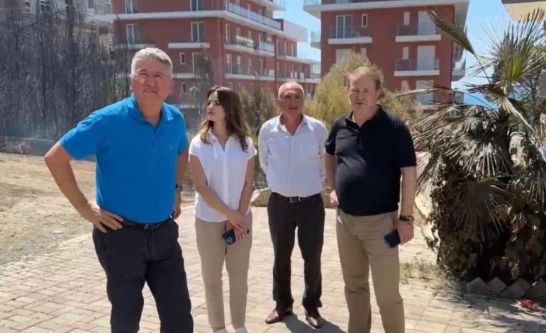 “Shëngjini po digjet, ju…”, deputeti i PD tregon pse hipi mbi karrige në seancën e Kuvendit: Doja tu kërkoja ministrave të bënin mbledhje urgjente për zjarret