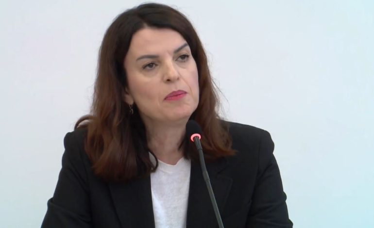 Skandali te Onkologjiku, ministrja Koçiu në mbledhjen me shefat e QSUT: Do të ndalohen mjekët që të…