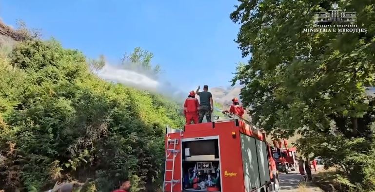 Situata me zjarret në Dropull e Finiq, reagon Ministria e Mbrojtjes: Aktualisht ka vetëm dy vatra aktive, 21 janë shuar