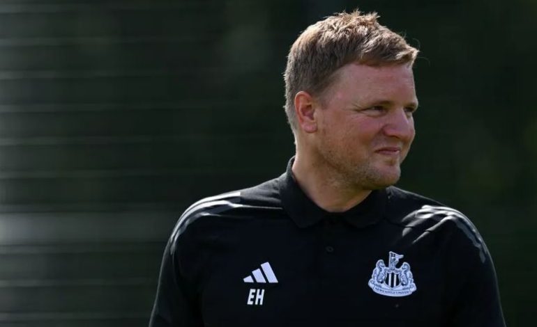 Një firmë e mundshme me Anglinë? Përgjigjet trajneri