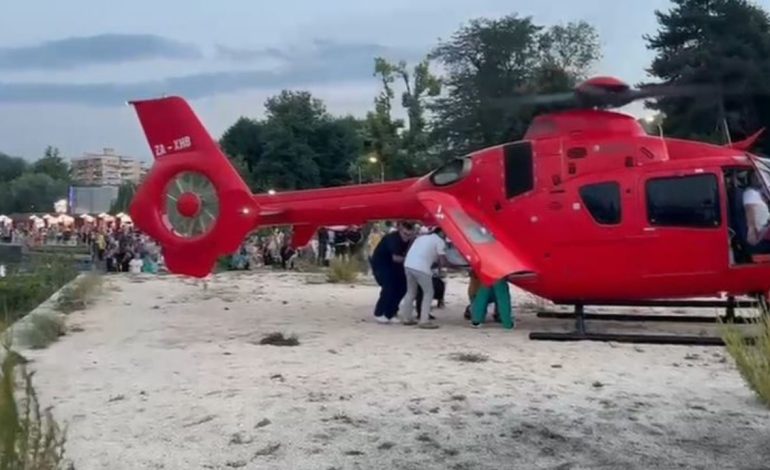U plagos me çifte nga babai, momenti kur 47-vjeçari transportohet me helikopter drejt Traumës në Tiranë