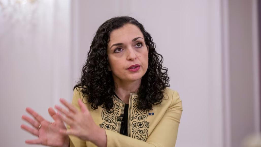 Presidentja e Kosovës skeptike për vendimin e Këshillit të BE, Osmani: Heqja e vizave për mbajtësit e pasaportave serbe, ndikim negativ