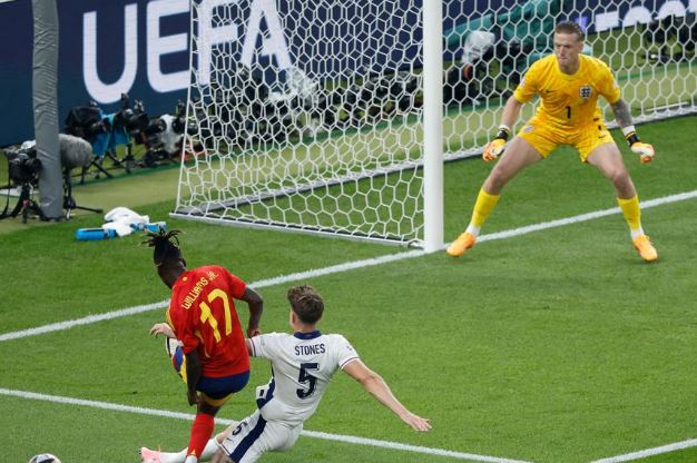 LIVE/ Anglia bëhet “mur” para porte, insiston Spanja, 20 minuta lojë