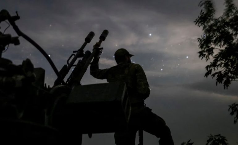 Ukraina liron mijëra të burgosur për të luftuar kundër Rusisë