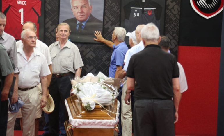 Lamtumirë legjendë! Bejkush Birçe përcillet me nderime (FOTO)