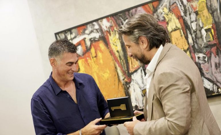 Dukagjin Lipa shpërblehet me një nderim prestigjoz: Të dua Prishtinë!